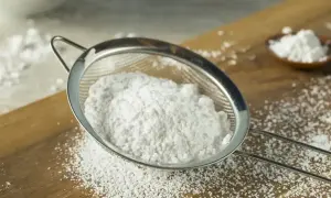 Sito do przesiewania cukru pudru, idealne do dekoracji ciast. Prosty sposób, jak zrobić cukier puder.