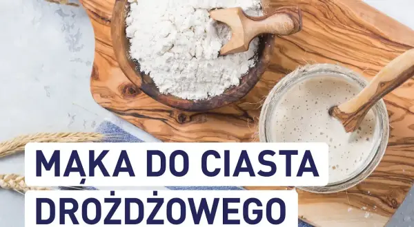 Mąka do ciasta drożdżowego: biała mąka w drewnianej misce i zakwas w słoiku, gotowe do pieczenia.