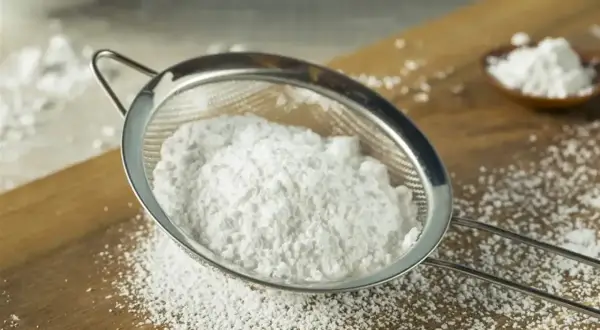 Sito do przesiewania cukru pudru, idealne do dekoracji ciast. Prosty sposób, jak zrobić cukier puder.