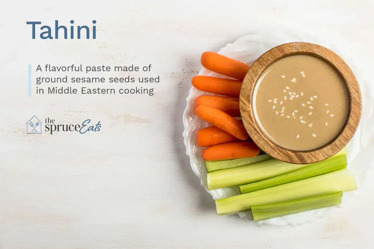 Tahini co to? Kremowy sos z mielonego sezamu, idealny do warzyw.