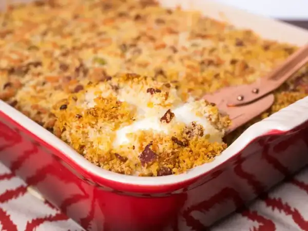 Zapiekanka z chrupiącą panierką panko, która dodaje jej tekstury. Panko co to? Japońska bułka tarta, idealna do panierowania.